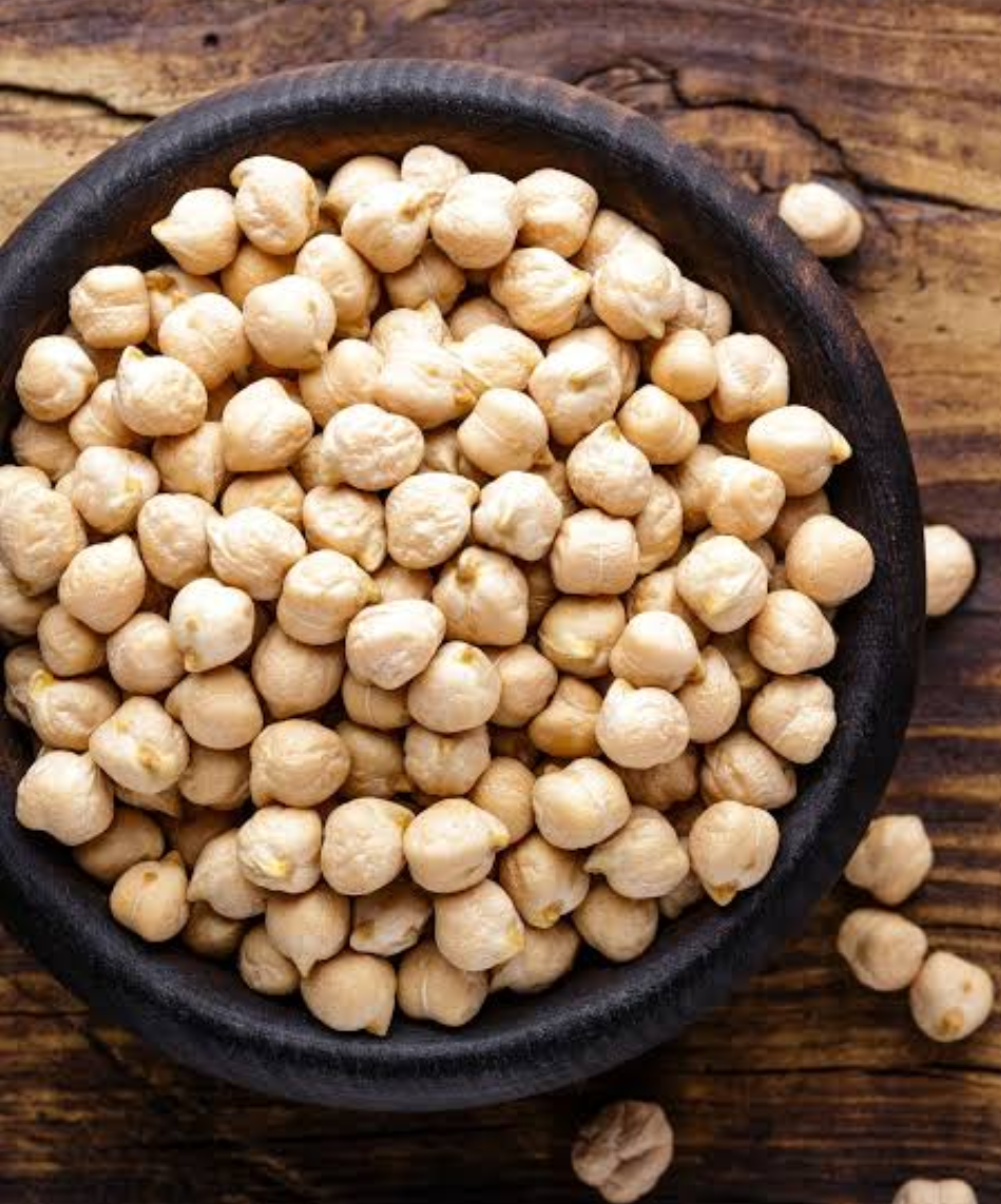 Chickpeas in a ceramic bowl